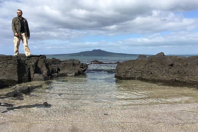 Volcanoes, Coasts, and Secret Spots Afternoon Tour in Auckland - Cyril Bassett VC Lookout: skyline photos with the harbour as your frame