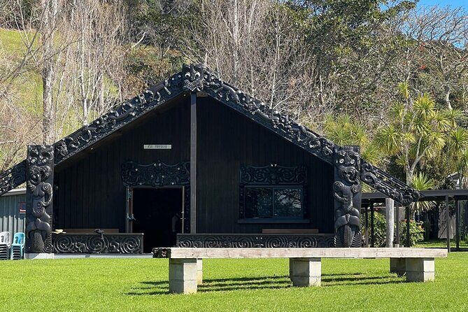 Waiheke Island Private History and Heritage Tour - The Māori community focus: carving, traditional tattooing, and te reo revitalisation