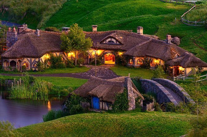 Waitomo Caves & Hobbiton Small Group Tour inc Lunch from Auckland - Hobbiton Movie Set: big green buses and a guided 2.5-hour tour