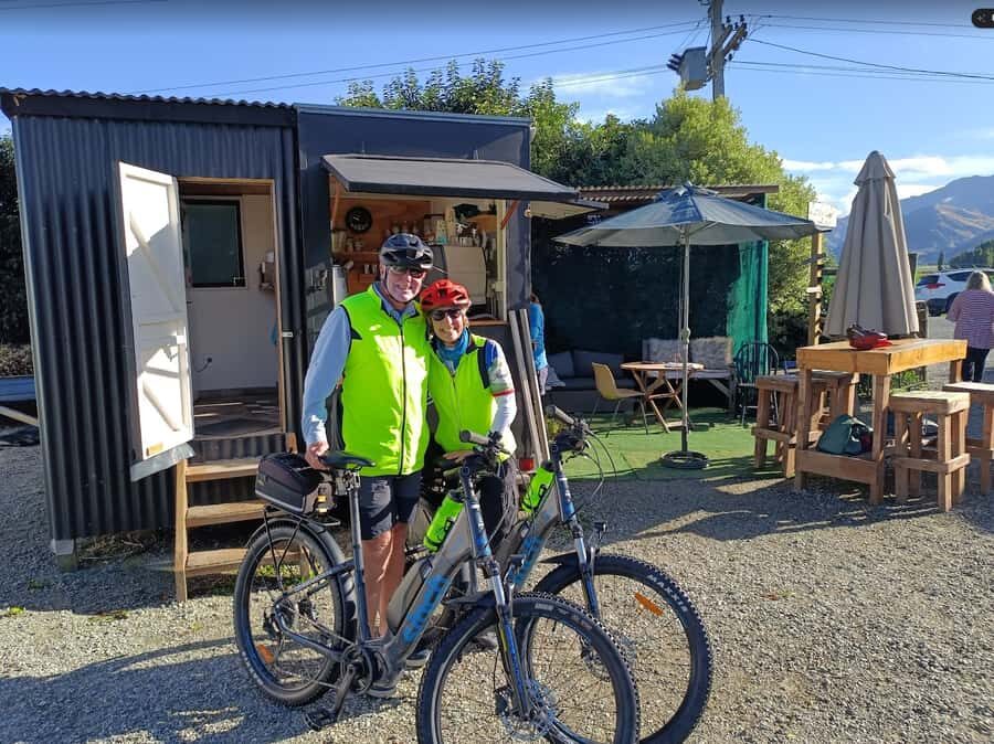 Wānaka And Hāwea: Trail Ride on Bike or E-Bike - The #ThatWanakaTree photo stop: quick moment, great payoff