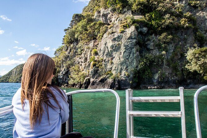 Western Bays Sightseeing Tour from Kinloch Lake Taupo - Meeting in Kinloch: the smooth start at Venture Beyond