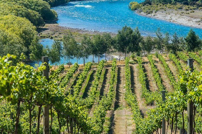 Wine Tour with Wine Tasting from Wanaka - The afternoon flow: Lake Wanaka and Central Otago Town before the tastings